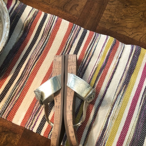 😊😊😊Nine West🔥Almost new, never worn outside. Metallic gold sandals.😊😊😊 - Picture 3 of 10